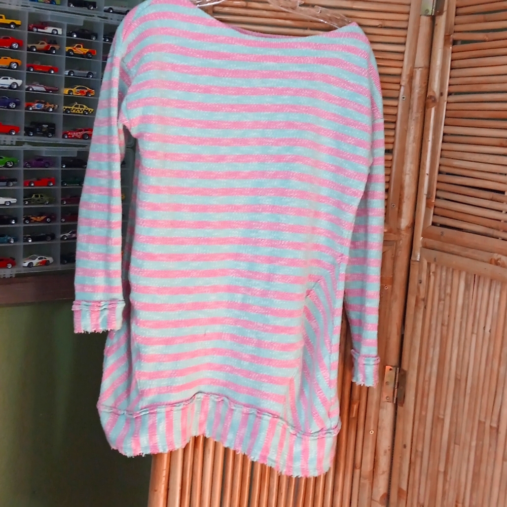 Beautiful sweater with pink Stripes